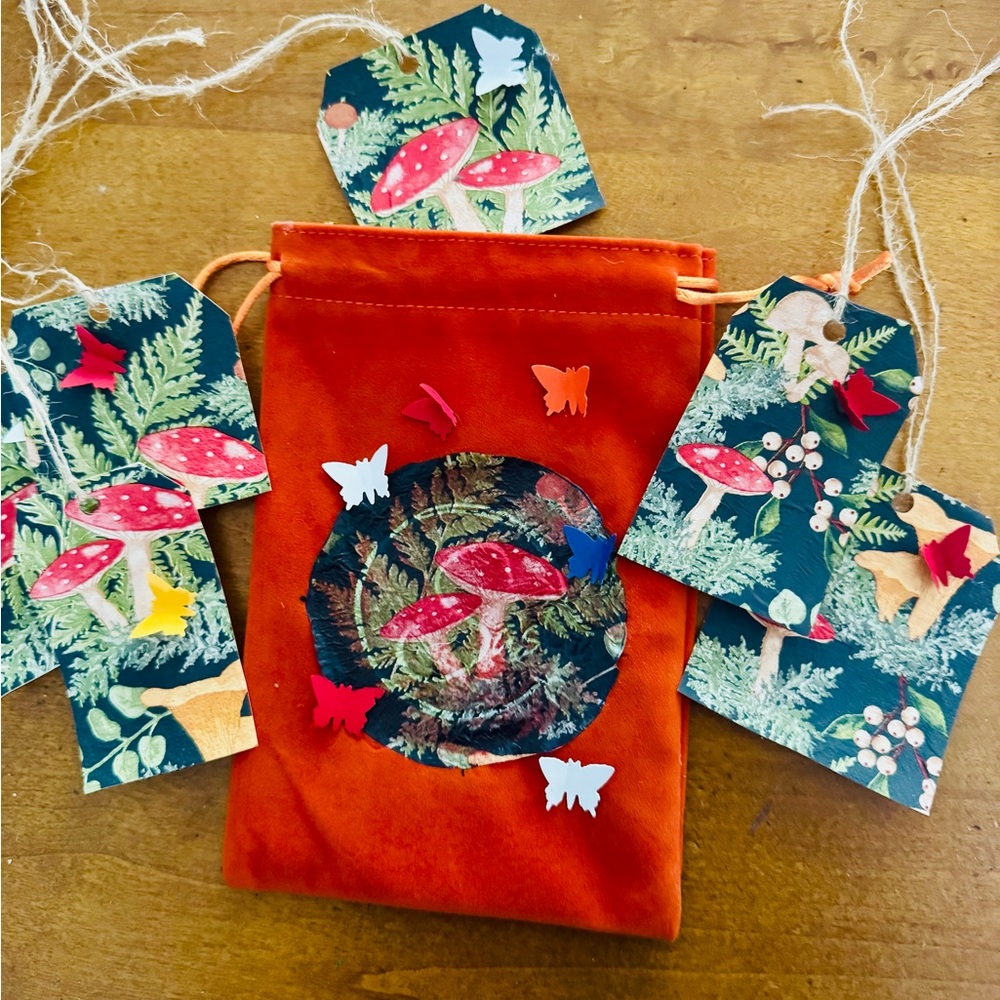 6 mushroom hang tags w/ matching velvet pouch
